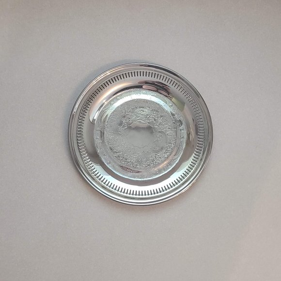 Round Silver Decorative Plate - Picture 2 of 11